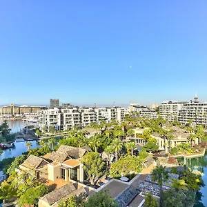 https://lawhill-luxury-apartments-v-a-waterfront.hotels-capetown.com