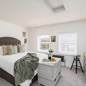 https://the-laurel-cottage.yorkshirehotels.net